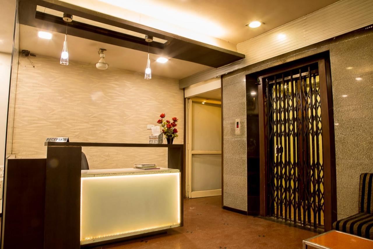 Hotel Shertown Ахмедабад Екстериор снимка